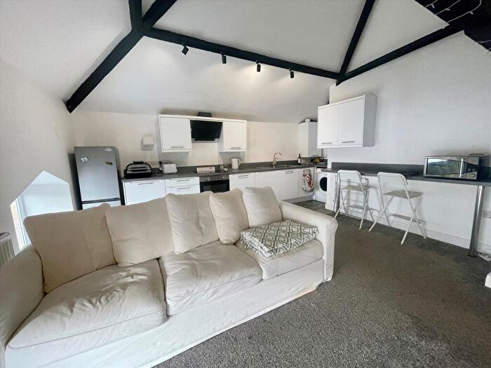 3 Bedroom Flat To Rent In Alfmill, Watery Lane, Darwen, BB3