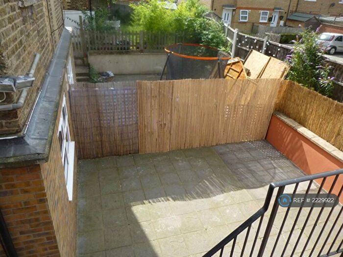 2 Bedroom Flat To Rent In Brigstock Road, Thornton Heath, CR7