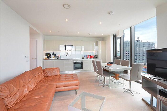 2 Bedroom Flat To Rent In St Gabriel Walk, Elephant And Castle, London, SE1