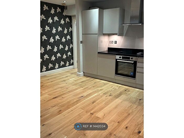 2 Bedroom Maisonette To Rent In Oval Road, East Croydon, CR0