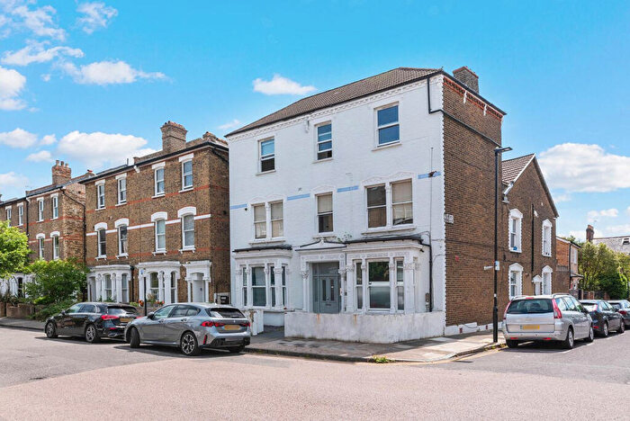 1 Bedroom Apartment For Sale In Shaftesbury Road, London, N19