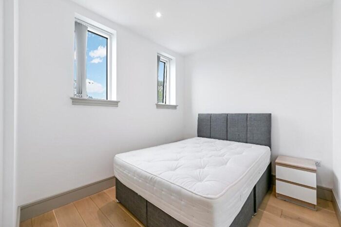 2 Bedroom Flat To Rent In Imperial Drive, Harrow, Middlesex, HA2
