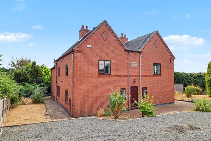 4 Bedroom Detached House For Sale In Mount Road, Castle Gresley, Swadlincote, Derbyshire, DE11