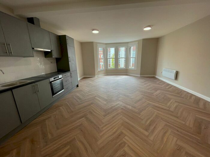 2 Bedroom Flat To Rent In High Road, Ilford, IG1