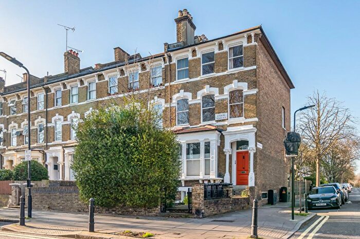 2 Bedroom Property For Sale In Evering Road, Hackney, London, N16