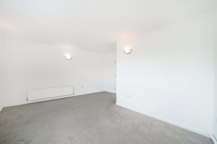 2 Bedroom Flat To Rent In Albert Road, London, E16