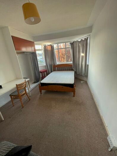 1 Bedroom Detached House To Rent In Camborne Road, Morden, SM4