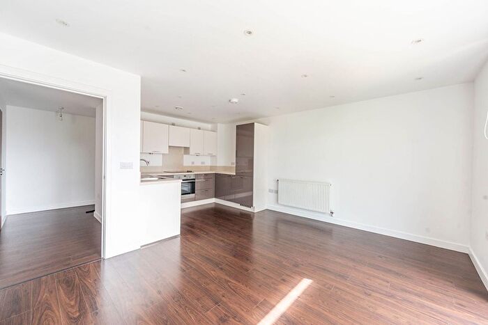 2 Bedroom Flat For Sale In Green Lane, Edgware, HA8