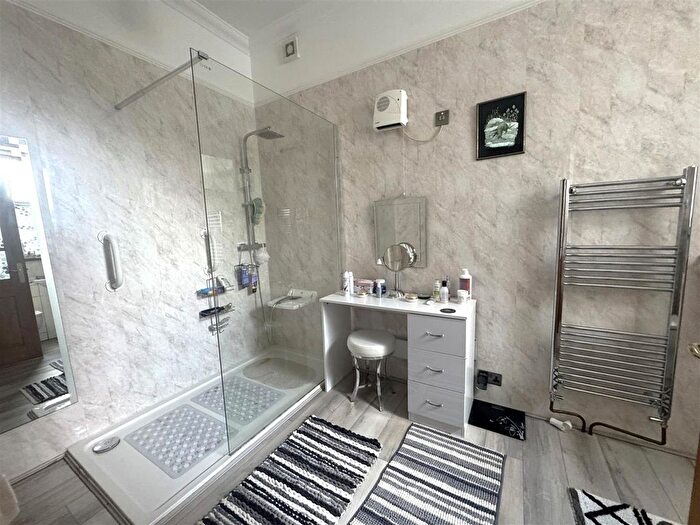 2 Bedroom Flat For Sale In New Road, Ystradowen, Swansea, SA9