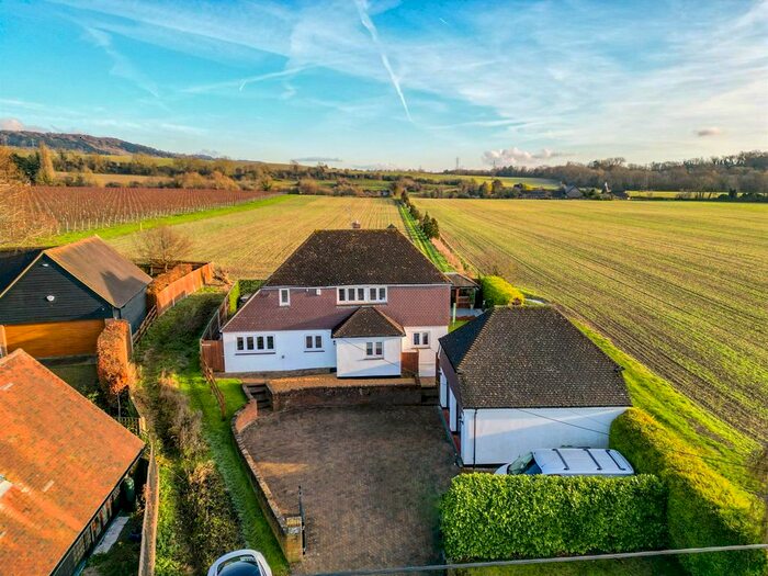 4 Bedroom Detached House For Sale In Pratling Street, Aylesford, ME20