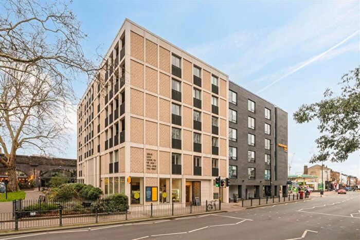 2 Bedroom Flat For Sale In Cambridge Heath Road, Bethnal Green, E2
