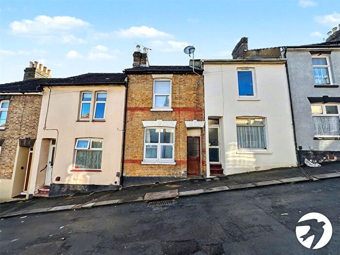 1 Bedroom Flat For Sale In Waghorn Street, Chatham, Kent, ME4