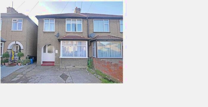 3 Bedroom End Of Terrace House To Rent In Mill Avenue, Uxbridge, Middlesex, UB8