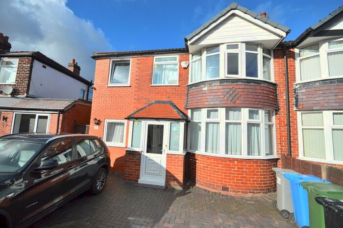 4 Bedroom Semi-Detached House To Rent In Pulford Road, Sale, M33