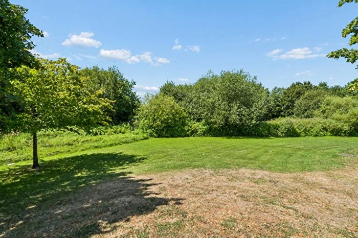 4 Bedroom Town House For Sale In Foxherne, Slough, SL3