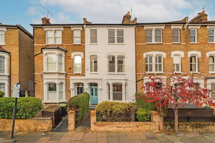 6 Bedroom House For Sale In Connaught Road, London, N4