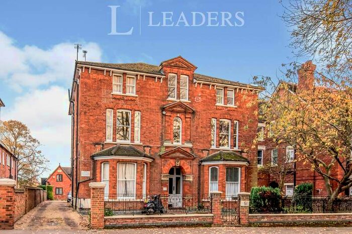 Flat To Rent In De Parys Avenue, Bedford, MK40