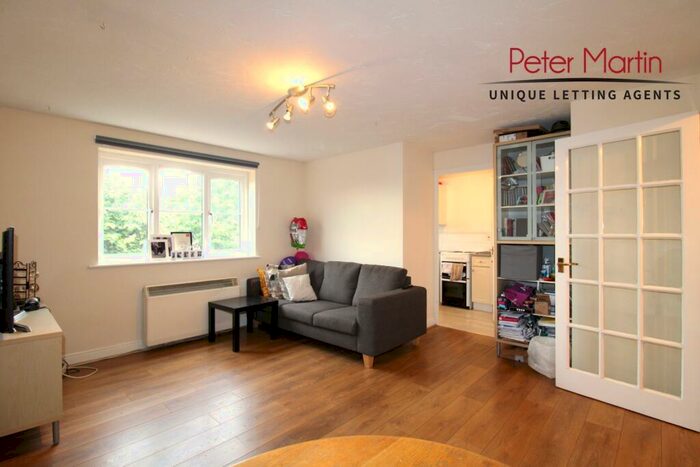 2 Bedroom Apartment To Rent In Upton Close, Cricklewood, NW2
