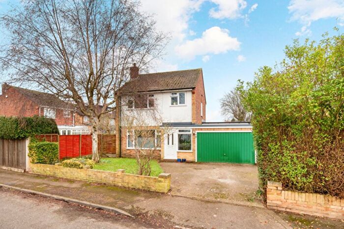 3 Bedroom Detached House For Sale In Hurtwood Road, Walton-on-Thames, KT12
