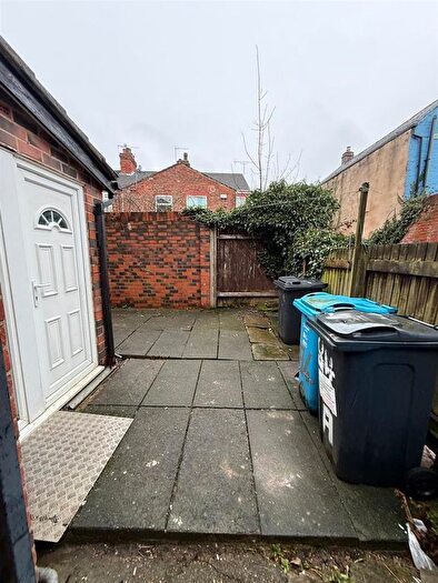 2 Bedroom Flat To Rent In Newland Avenue, Hull, HU5