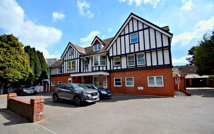 2 Bedroom Flat To Rent In Bournemouth, BH8