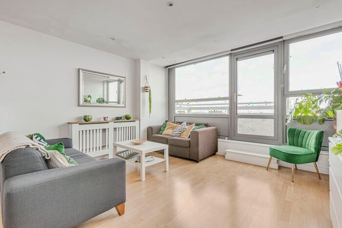 2 Bedroom Flat To Rent In Courtenay House, New Park Road, SW2