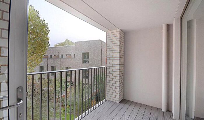 1 Bedroom Flat To Rent In Sayer Street, Elephant And Castle, London, SE17