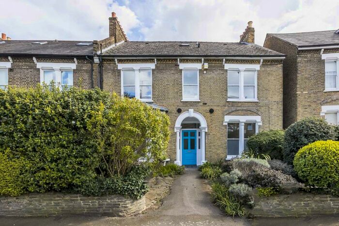 2 Bedroom Flat To Rent In Queen Elizabeth Walk, Stoke Newington, N16