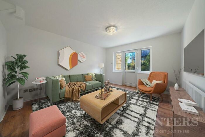 2 Bedroom Maisonette To Rent In Copperfield Drive, London, N15