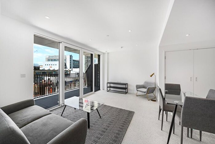 2 Bedroom Apartment To Rent In Cendal Crescent London, E1