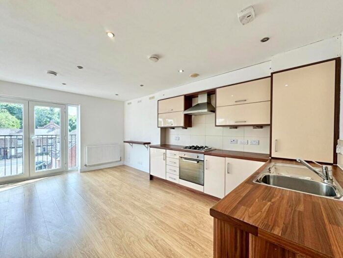 2 Bedroom Flat For Sale In Oakwell Vale, Barnsley, S71