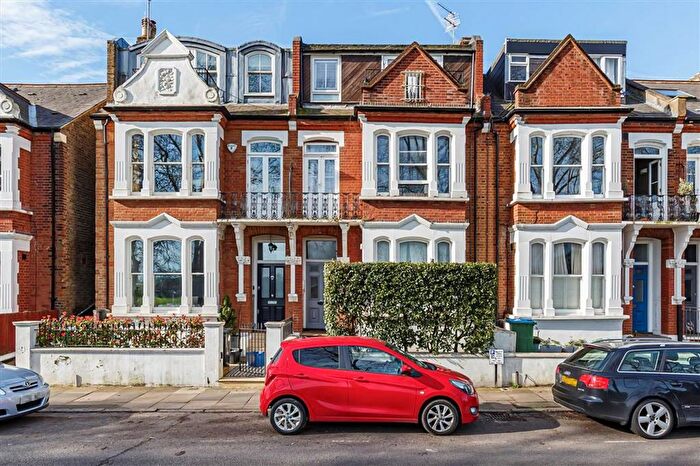 3 Bedroom Flat For Sale In Rocks Lane, Barnes, SW13