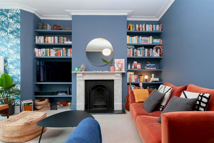 3 Bedroom Flat To Rent In Forburg Road, Stoke Newington, N16