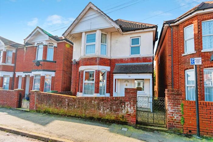 3 Bedroom Detached House For Sale In Foundry Lane, Southampton, Hampshire, SO15