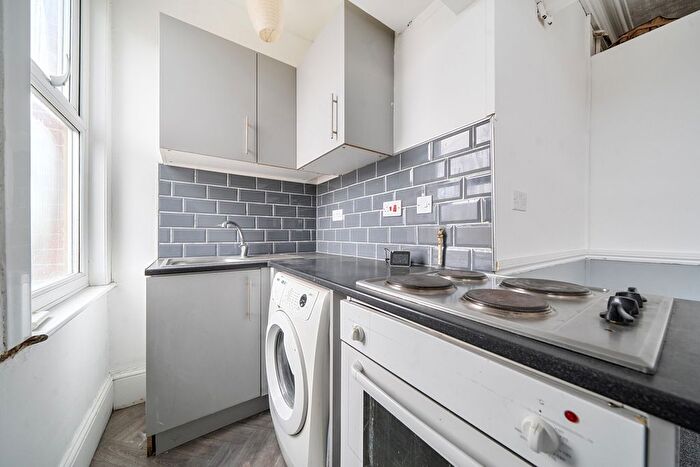 1 Bedroom Flat For Sale In Darnley Road, Gravesend, Kent, DA11
