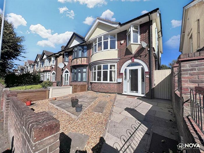 3 Bedroom House To Rent In Stockingstone Road, Luton, LU2