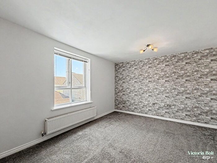 2 Bedroom Flat For Sale In Barlow Gardens, Plymouth, PL2