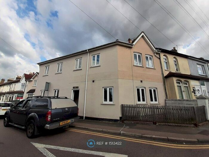 2 Bedroom Flat To Rent In Post House, Gillingham, ME7