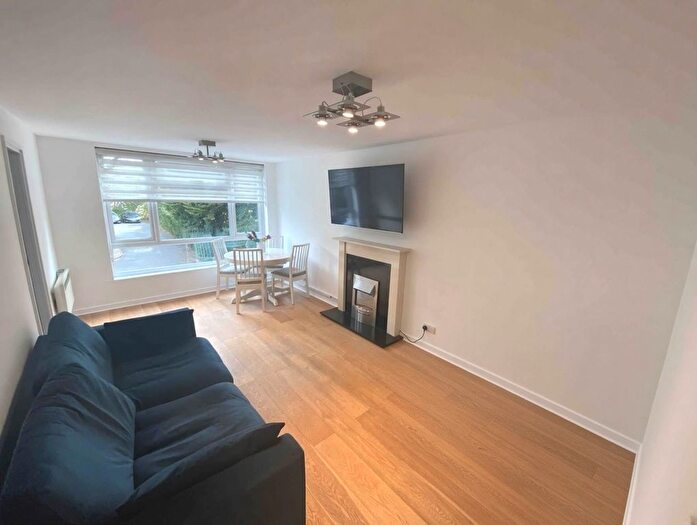 1 Bedroom Flat To Rent In High Street, Elstree, WD6