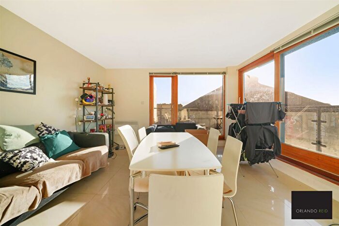 2 Bedroom Flat To Rent In Chalk Farm Road, Chalk Farm, NW1