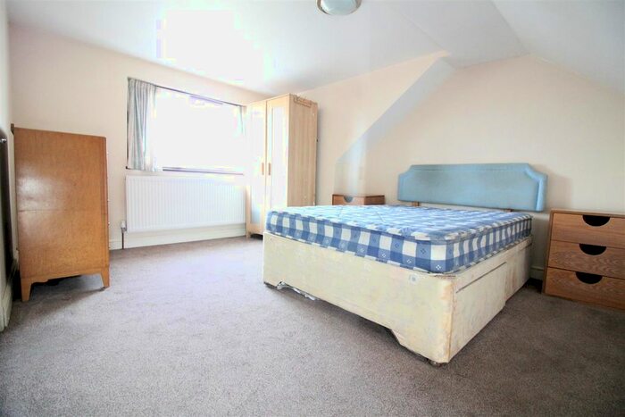 5 Bedroom Property To Rent In Byron Avenue, Hounslow, TW4