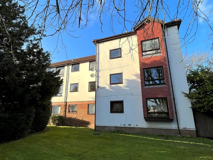 1 Bedroom Flat To Rent In Warminster Road, London, SE25