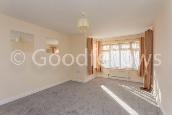 2 Bedroom Flat To Rent In Colborne Way, Worcester Park KT4