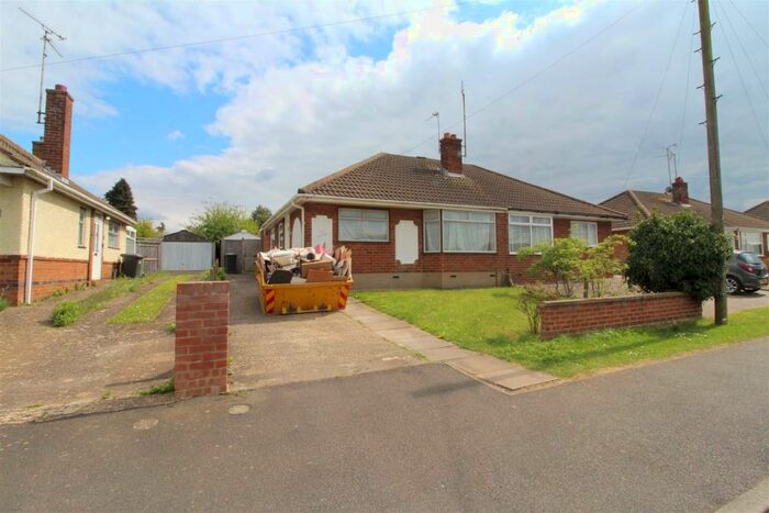 3 Bedroom Bungalow To Rent In Plumtree Avenue Wellingborough, NN8