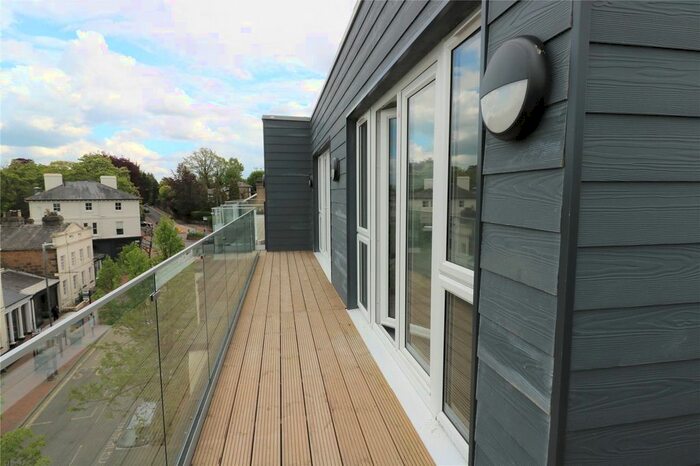 2 Bedroom Flat To Rent In Calverley Road, Tunbridge Wells, Kent, TN1