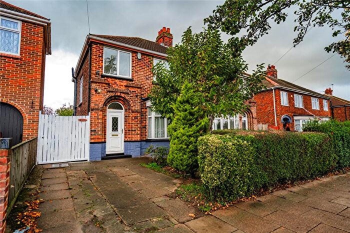 3 Bedroom Semi-Detached House For Sale In Chelmsford Avenue, Grimsby, Lincolnshire, DN34