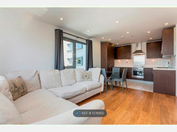 2 Bedroom Flat To Rent In Wilson Tower, London, E1