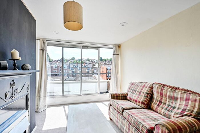 1 Bedroom Flat For Sale In Eastgate Gardens, Guildford, GU1