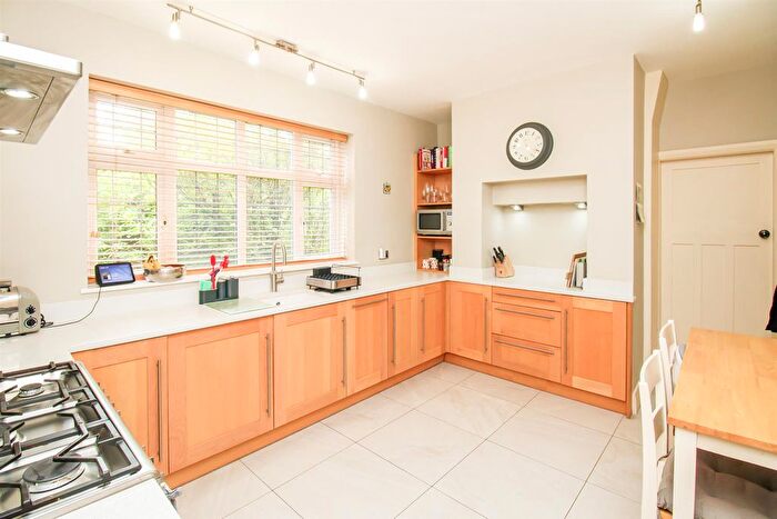 4 Bedroom Detached House For Sale In Carleton Park Avenue, Pontefract, WF8