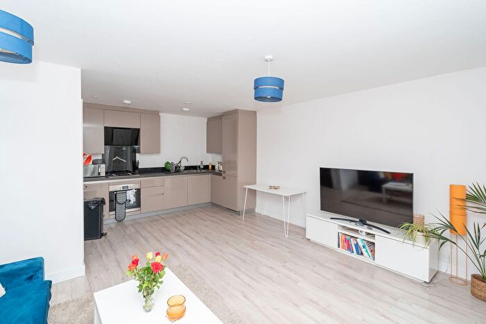 1 Bedroom Flat To Rent In Leavesden Lodge, Watford, WD24